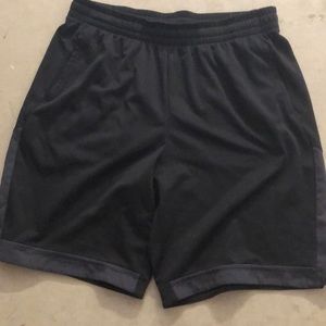 Men’s basketball shorts with pockets